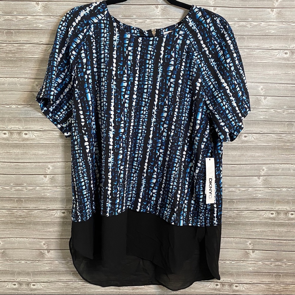 🐝 NWT DKNYC Short Sleeve Black and Blue Blouse